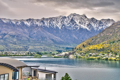 Lake Views On De La Mare - Queenstown Holiday Apartment - Tourism Bookings NZ 3