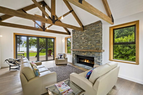 Lakeside Bliss Homestead - Tourism Bookings NZ 3