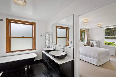 Lakeside Bliss Homestead - Tourism Bookings NZ 2