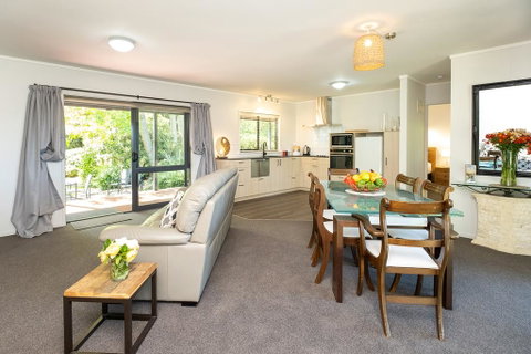 Lawn Cottages - Tourism Bookings NZ 2