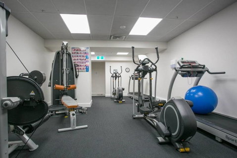 Luxury Ocean & Harbour Views - Heated Pool, Main Beach & Gym - Tourism Bookings NZ 3