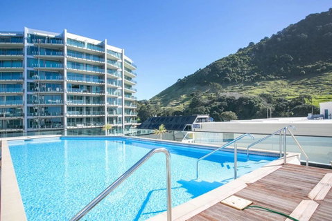 Luxury Ocean & Harbour Views - Heated Pool, Main Beach & Gym - Tourism Bookings NZ 2