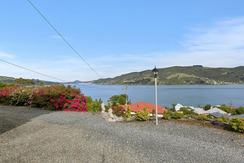 Macbay Retreat - Macandrew Bay Holiday Home - Tourism Bookings NZ 2