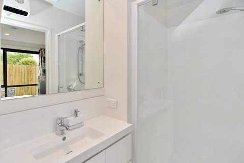 Manchester Studio B - Christchurch Holiday Homes - Tourism Bookings NZ 1