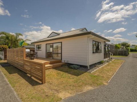 Midtown Bach - Whangamata Holiday Home - Tourism Bookings NZ 0