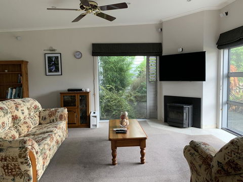 Mitre Peak House - Tourism Bookings NZ 1