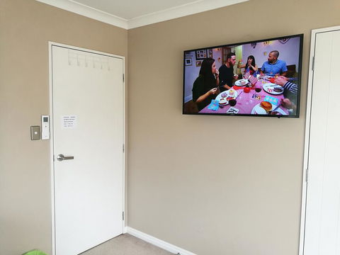 false - Tourism Bookings NZ 1