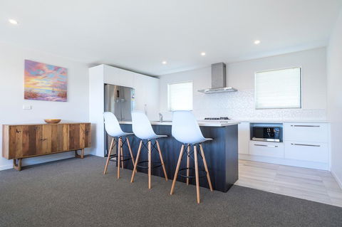 Neptune Holiday House - Tourism Bookings NZ 1