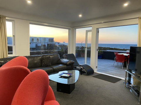 Ocean Front East End Beach House - Tourism Bookings NZ 1