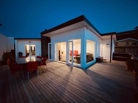 Ocean Front East End Beach House - Tourism Bookings NZ 2
