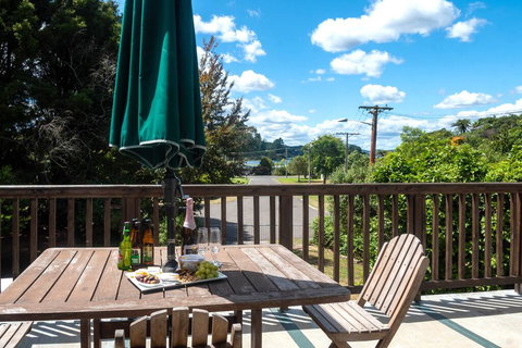 Otamararae Retreat - Lake Rotoiti Holiday Home - Tourism Bookings NZ 2