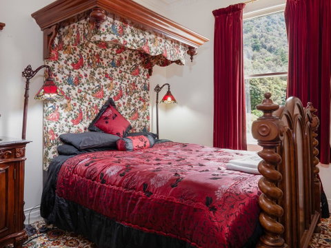 Otira Stagecoach Hotel - Tourism Bookings NZ 1