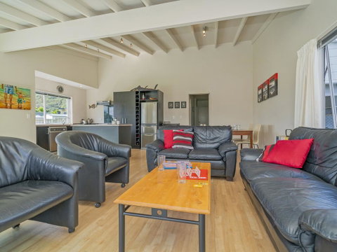 Paradise Palms - Pauanui Bach - Tourism Bookings NZ 2