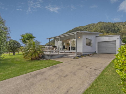 Paradise Palms - Pauanui Bach - Tourism Bookings NZ 0