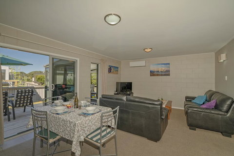 Paua Time - Pauanui Holiday Home - Tourism Bookings NZ 2