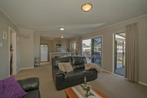 Paua Time - Pauanui Holiday Home - Tourism Bookings NZ 3