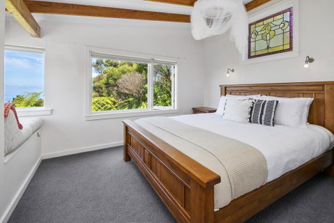 Piha - City Escape, Piha Holiday Home - Tourism Bookings NZ 2