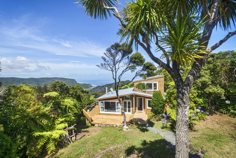 Piha - City Escape, Piha Holiday Home - Tourism Bookings NZ 0