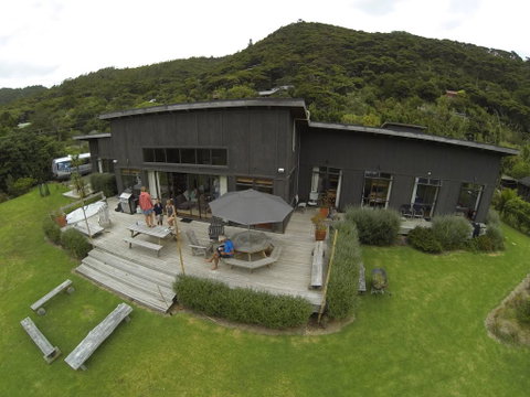 Piha Beachstay Accommodation - Tourism Bookings NZ 2