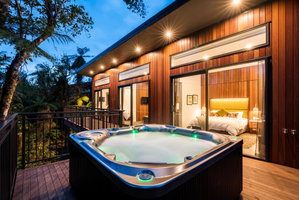 Rainforest Deluxe Spa Treehouse