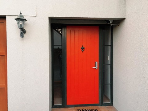 Red Door Holiday House - Tourism Bookings NZ 2