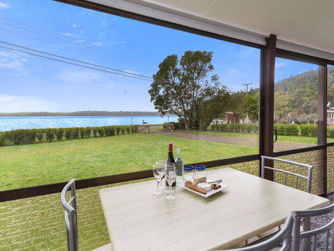 Relax Lakeside - Lake Rotoiti Bach - Tourism Bookings NZ 0