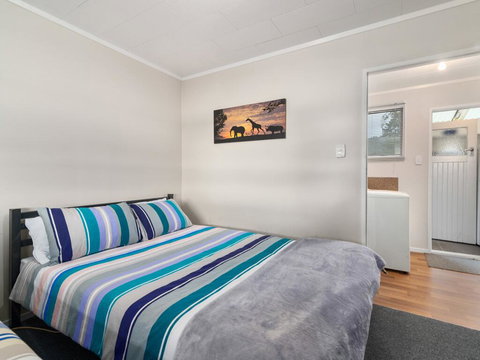 Relax Lakeside - Lake Rotoiti Bach - Tourism Bookings NZ 1