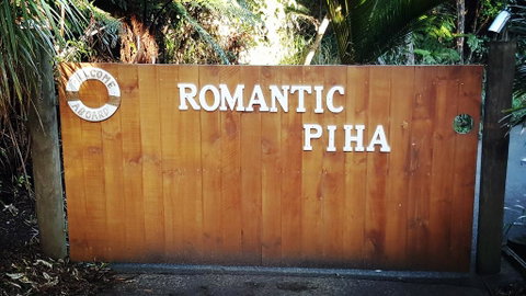 Romantic Piha - Tourism Bookings NZ 1