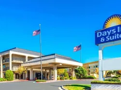 Days Inn & Suites by Wyndham Albuquerque North