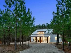 Bella Luna Cabin - Cozy Farmhouse Cabin, Private Deck, Swing Set, Fire Pit, Hot Tub