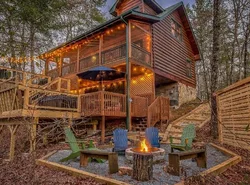 New! Treetop Cabin - Hot tub, Firepit & Fast WiFi