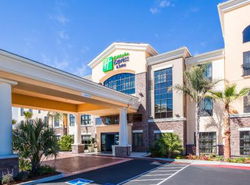 Holiday Inn Express & Suites Eureka, an IHG Hotel