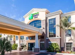 Holiday Inn Express & Suites Eureka, an IHG Hotel