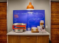 Holiday Inn Express & Suites - Glendale Downtown