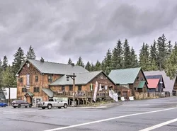 Inviting Mt Hood Cabin with Porch 1 Mi to Skibowl!