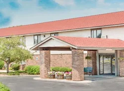 Super 8 by Wyndham Green Bay Near Stadium