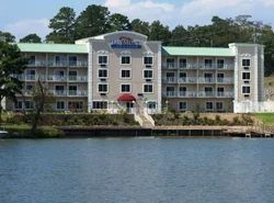 Baymont on the lake by Wyndham Hot Springs