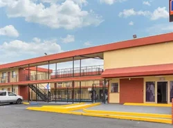 Howard Johnson Suites by Wyndham San Diego Chula Vista BayFt