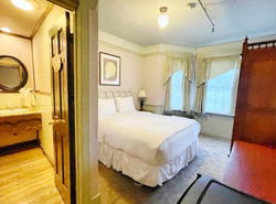 Alaskan Hotel and Bar