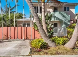 Art Deco Apt w Pool One Mile to Beach Pets Welcome