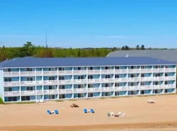 Great Mackinaw Beachfront Hotel