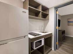 Suburban Studios Milwaukee Airport