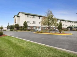 Super 8 by Wyndham Milwaukee Airport