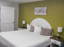 Blue Sky Inn- Veteran Owned, New Breakfast Area, Rennovated Rooms, 5 plus acres for you and your pet to roam, NEW Fire Pit