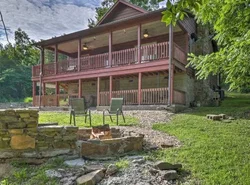 Creekside Hideaway with Fire Pit and Creek Access!