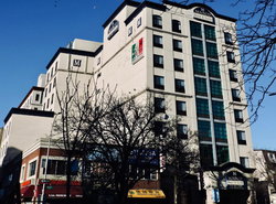 Marco LaGuardia Hotel & Suites