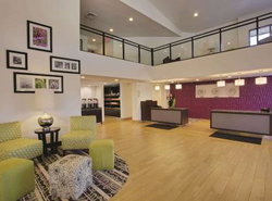 La Quinta Inn & Suites by Wyndham Detroit Metro Airport