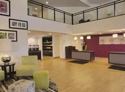 La Quinta Inn & Suites by Wyndham Detroit Metro Airport