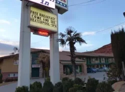 Coronada Inn & Suites