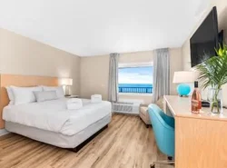 Gold Coast Inn Breathtaking Sunsets Standard Lake View Room 306